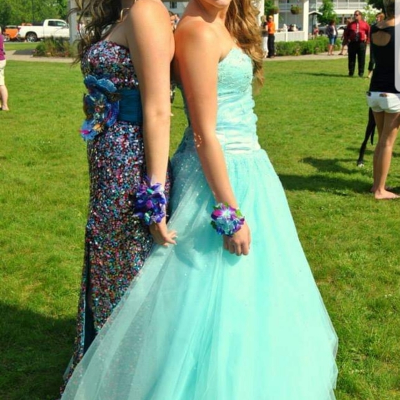 TONY BOWLS MULTI COLORED SEQUENCEDRESS - Picture 5 of 6